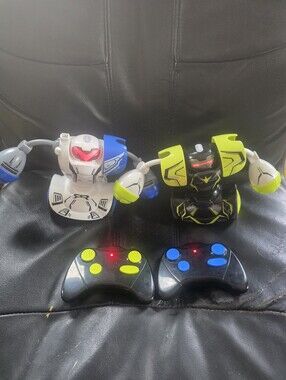 Sharper Image RC Combat Fighting Robots 4 Pc Set USED TESTED